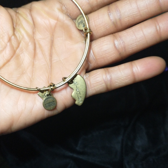 Women's Alex and Ani best friend bracelet - Picture 6 of 8